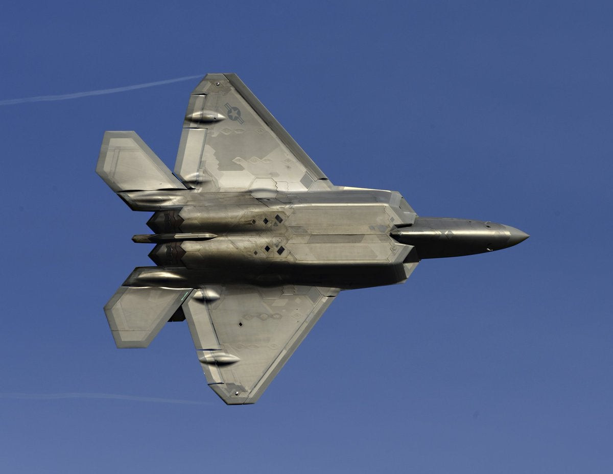 F-22 εναντίον Su-35: Για πρώτη φορά είχαμε αναμέτρηση των δύο κορυφαίων μαχητικών του πλανήτη στην Αλάσκα! «Σουρωτήρι» ο εναέριος χώρος από ρωσικά μαχητικά -Δείτε βίντεο και εικόνες